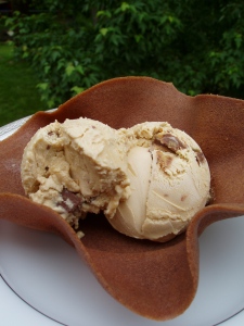 Peanut Butter Ice Cream with Reese\'s Peanut Butter Cups